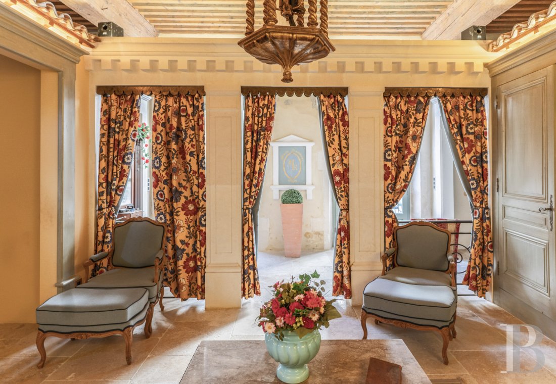 A flat in a private mansion in the Arles Mannerist style in Tarascon, the emblematic city of the Counts of Provence - photo  n°18